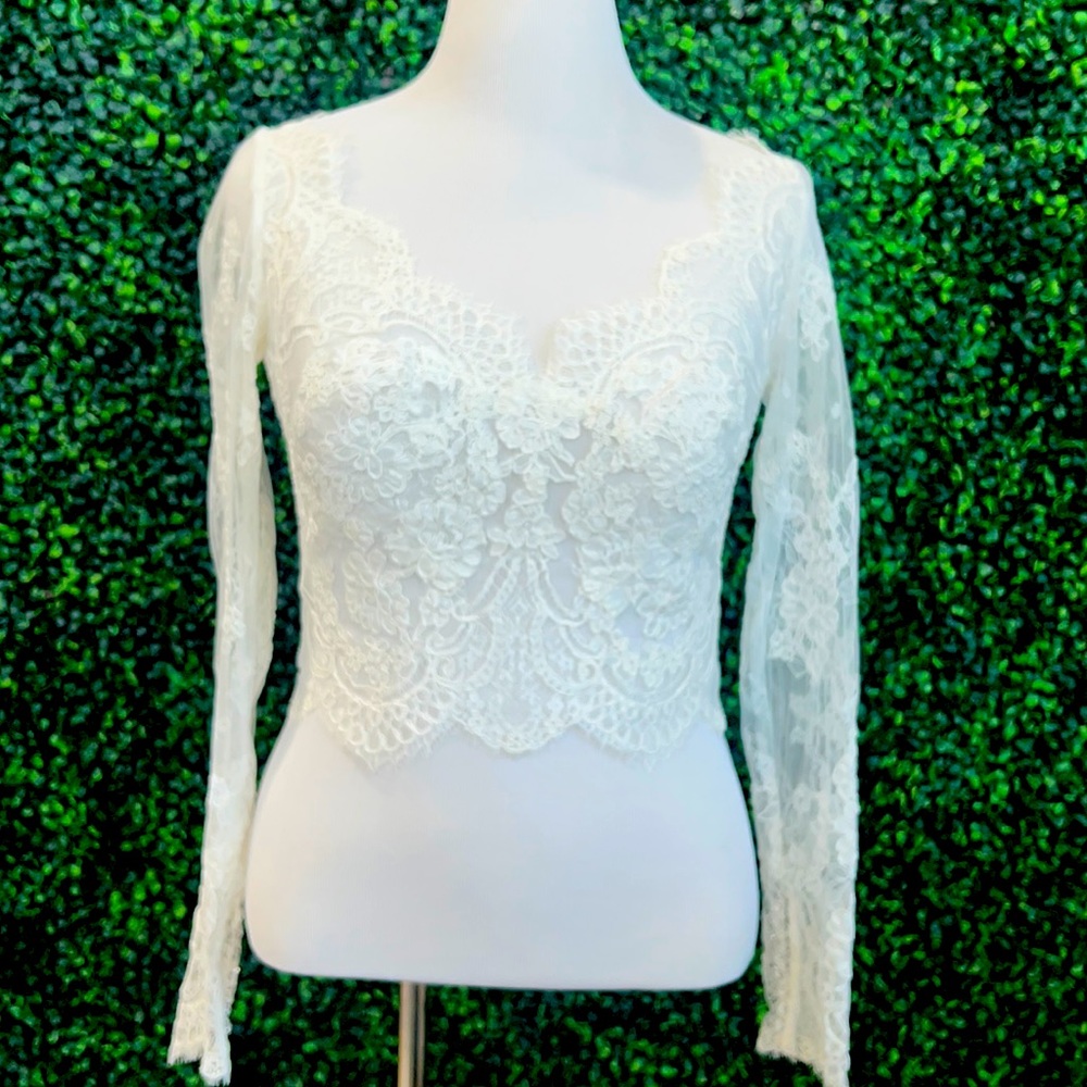Martina Liana Size 14 Ivory
Lace Sleeves Jacket.
